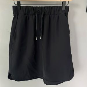 Lululemon 2019 Black skirt Elastic Drawstring Waist size 6